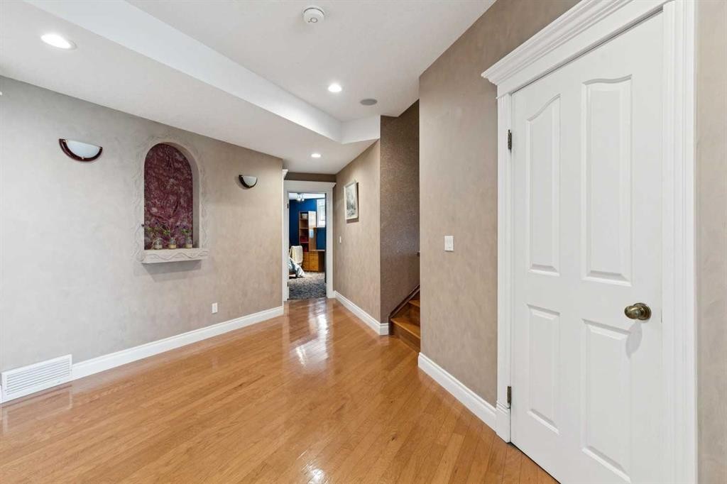 85 Mt Douglas Circle Se, Calgary, AB - Indoor Photo Showing Other Room