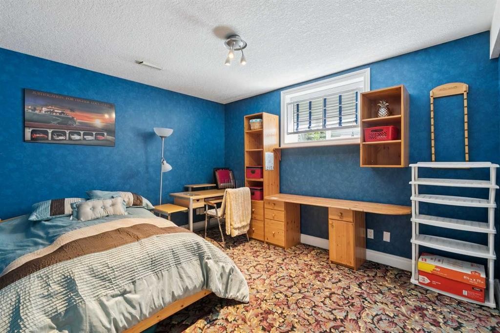 85 Mt Douglas Circle Se, Calgary, AB - Indoor Photo Showing Bedroom