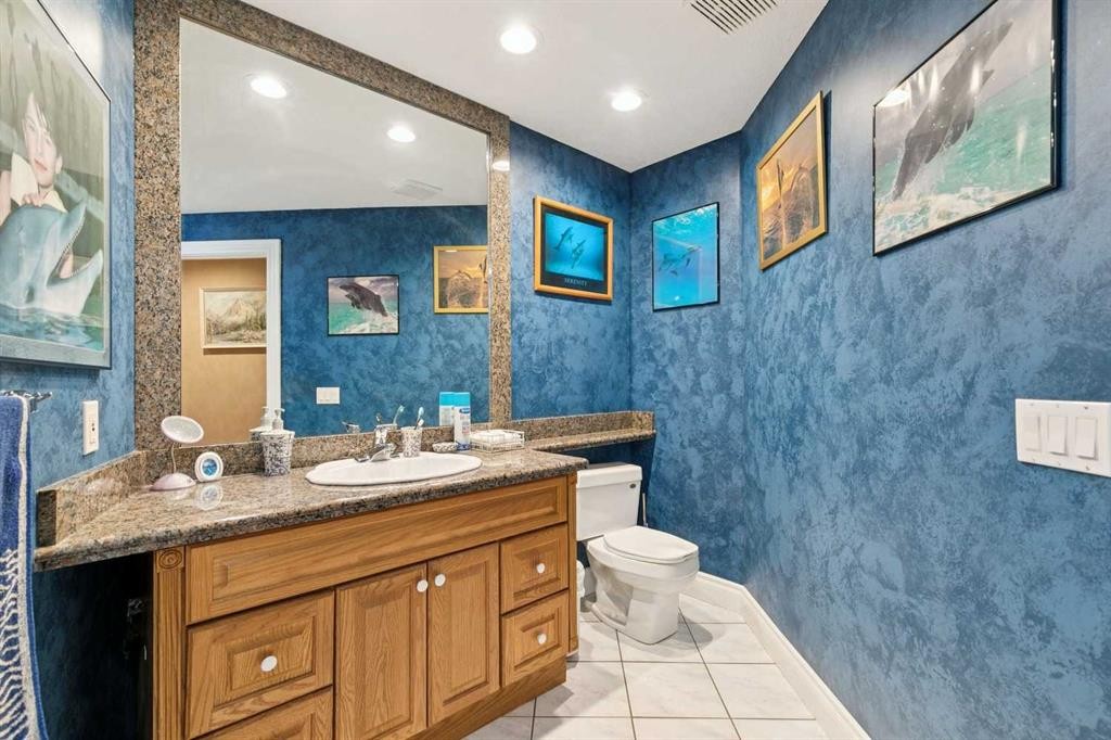 85 Mt Douglas Circle Se, Calgary, AB - Indoor Photo Showing Bathroom