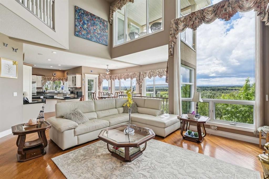 85 Mt Douglas Circle Se, Calgary, AB - Indoor Photo Showing Living Room