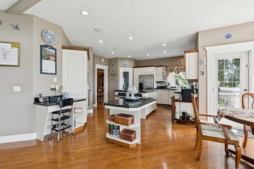 85 Mt Douglas Circle Se, Calgary, AB - Indoor Photo Showing Dining Room
