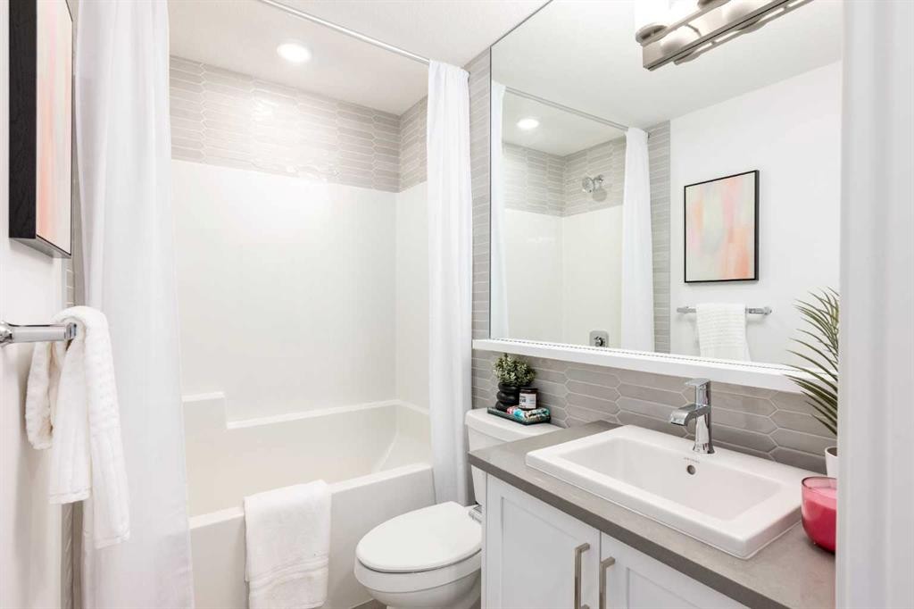 90 Heirloom Passage Se, Calgary, AB - Indoor Photo Showing Bathroom