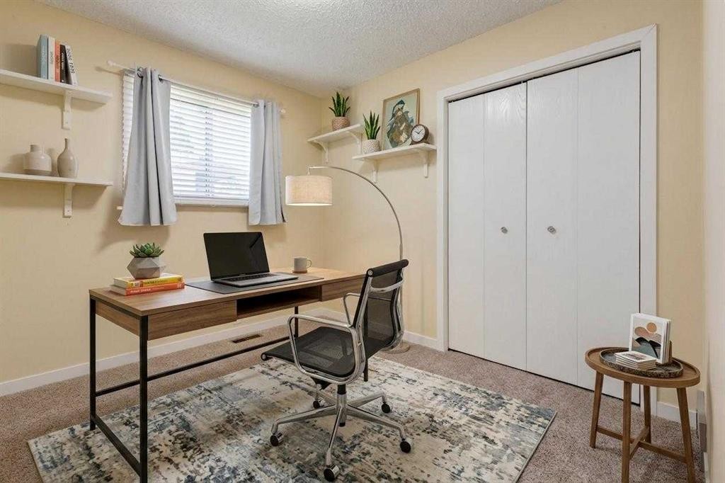 32 Berkley Place Nw, Calgary, AB - Indoor Photo Showing Office