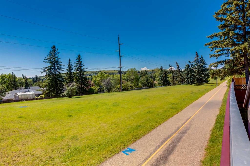 32 Berkley Place Nw, Calgary, AB - Outdoor With View