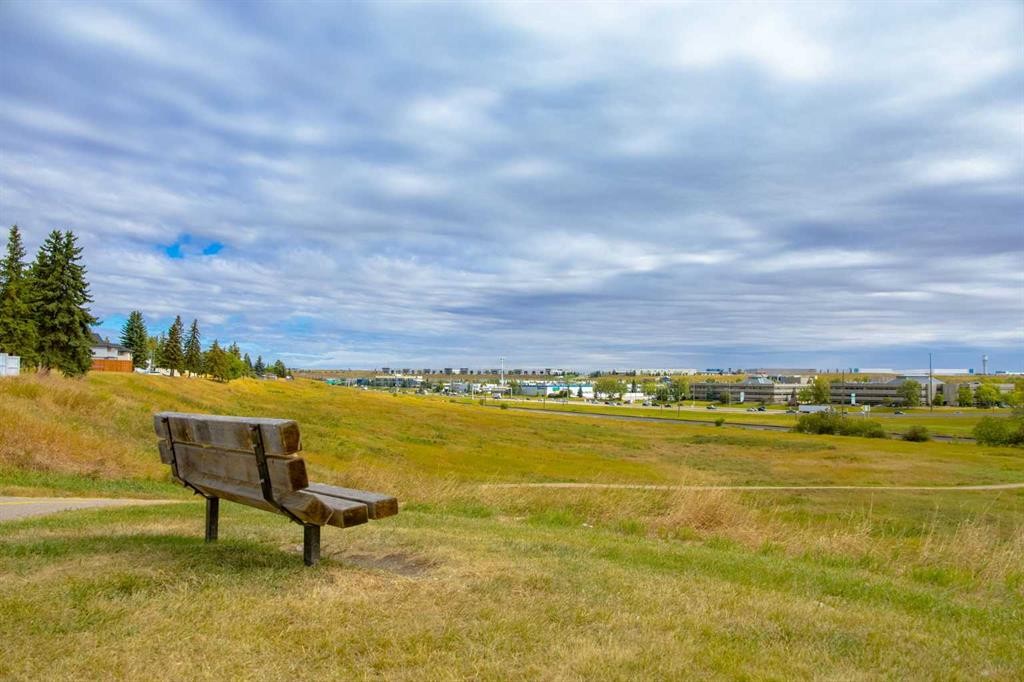 32 Berkley Place Nw, Calgary, AB - Outdoor With View