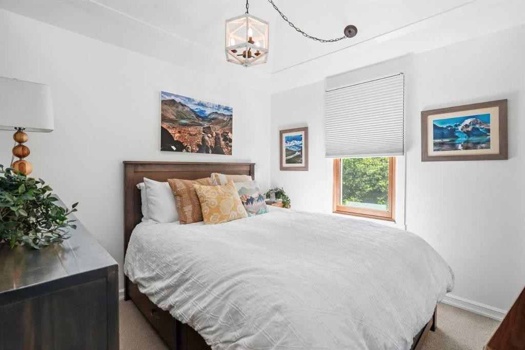 1422 2 Street Nw, Calgary, AB - Indoor Photo Showing Bedroom