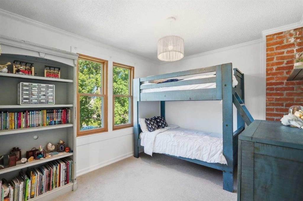 1422 2 Street Nw, Calgary, AB - Indoor Photo Showing Bedroom