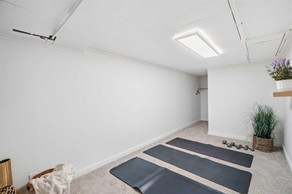 1422 2 Street Nw, Calgary, AB - Indoor Photo Showing Other Room