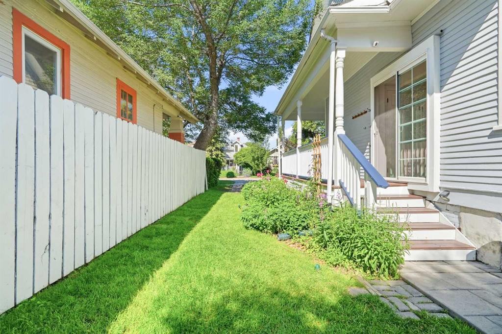 1422 2 Street Nw, Calgary, AB - Outdoor