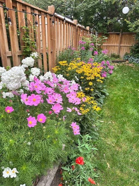 1422 2 Street Nw, Calgary, AB - Outdoor