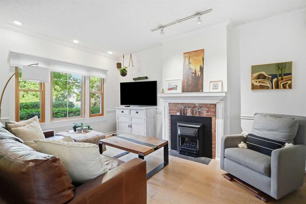 1422 2 Street Nw, Calgary, AB - Indoor Photo Showing Living Room With Fireplace