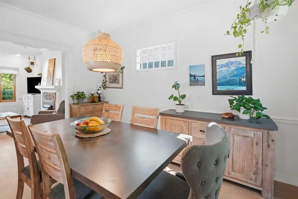 1422 2 Street Nw, Calgary, AB - Indoor Photo Showing Dining Room