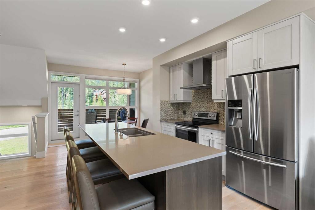 407 Riva Place, Canmore, AB - Indoor Photo Showing Kitchen With Double Sink With Upgraded Kitchen