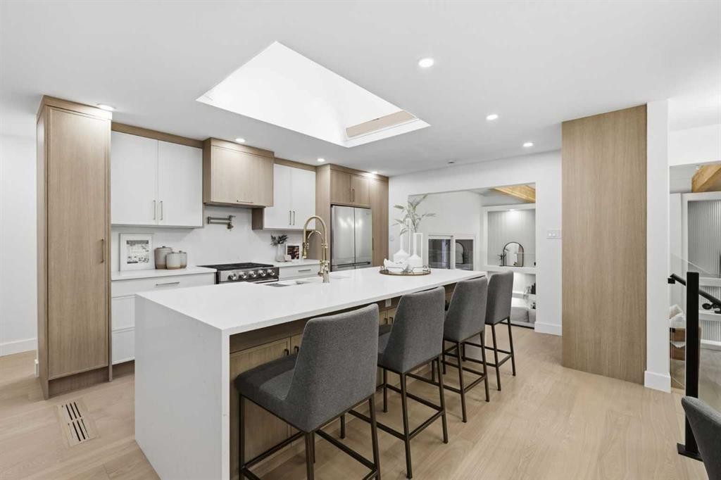 928 120 Avenue Se, Calgary, AB - Indoor Photo Showing Kitchen With Upgraded Kitchen
