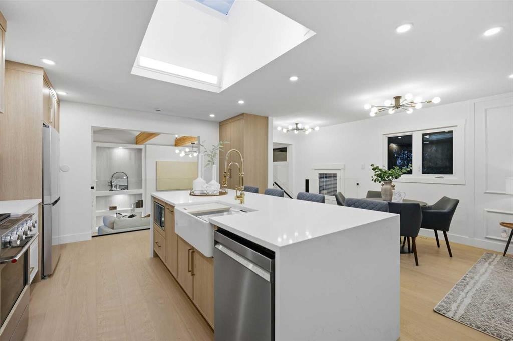 928 120 Avenue Se, Calgary, AB - Indoor Photo Showing Kitchen