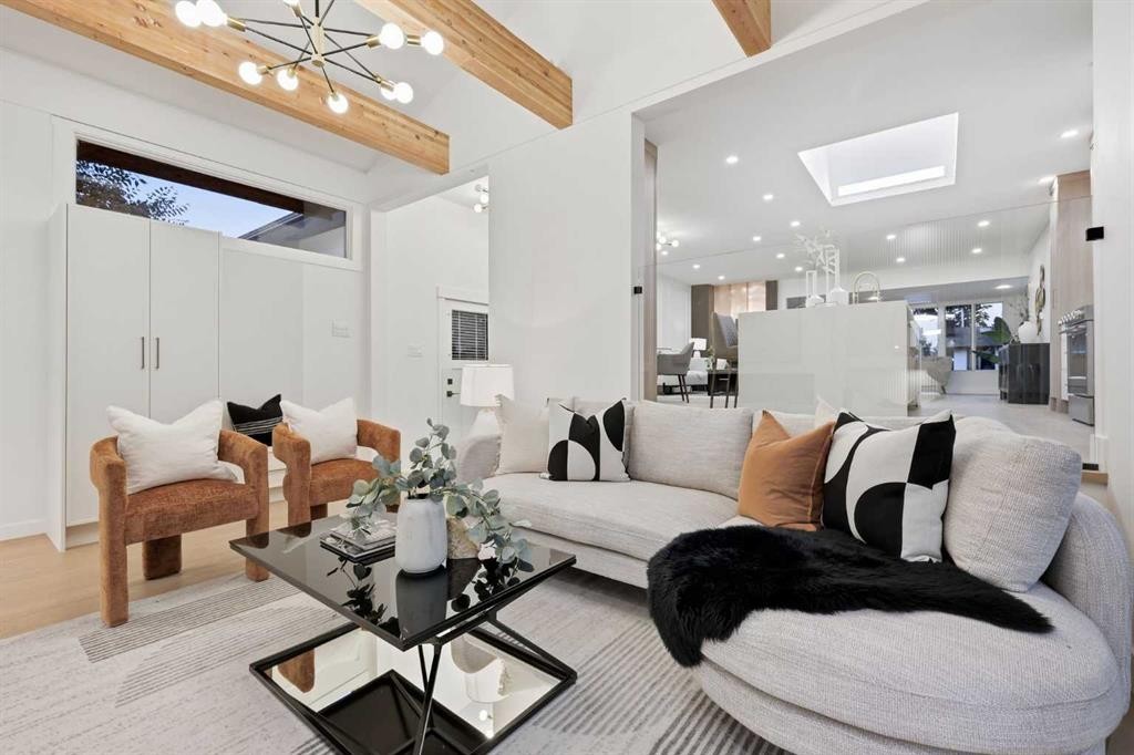 928 120 Avenue Se, Calgary, AB - Indoor Photo Showing Living Room