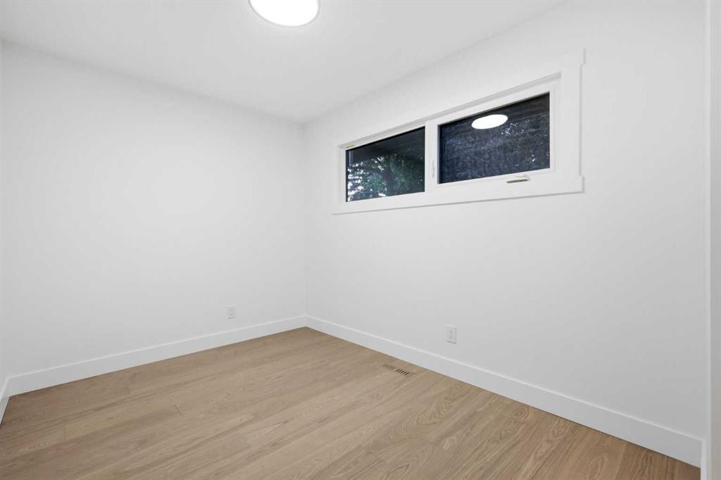 928 120 Avenue Se, Calgary, AB - Indoor Photo Showing Other Room