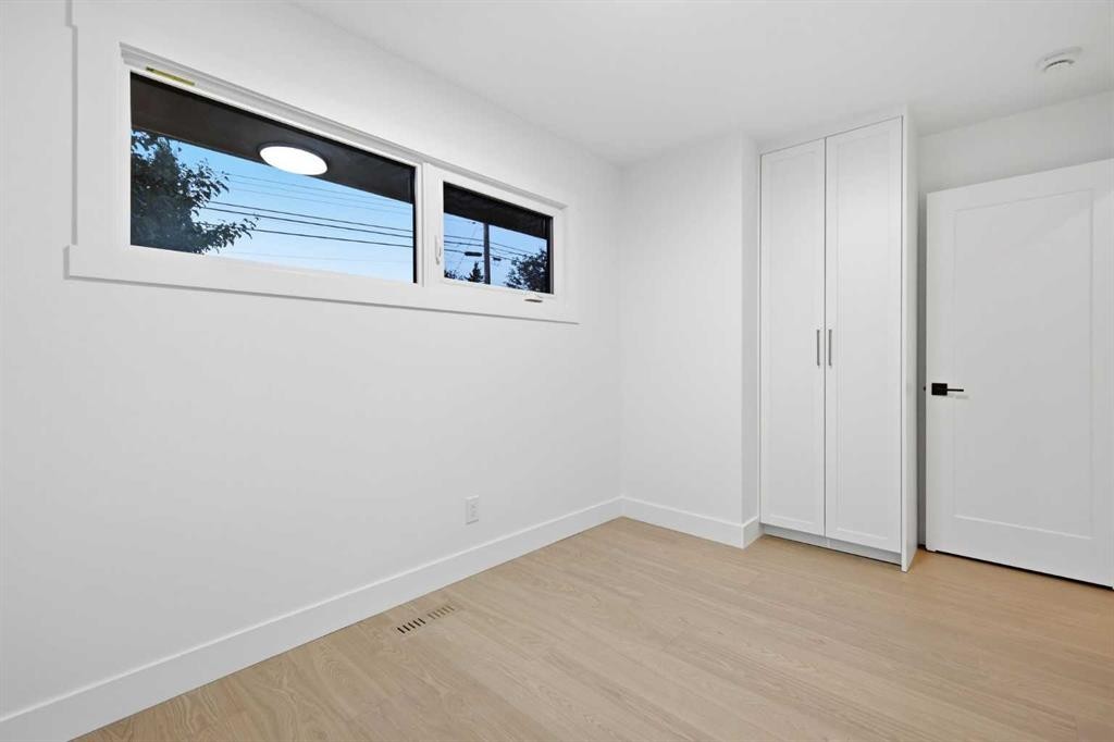 928 120 Avenue Se, Calgary, AB - Indoor Photo Showing Other Room