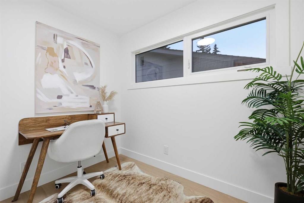 928 120 Avenue Se, Calgary, AB - Indoor Photo Showing Other Room