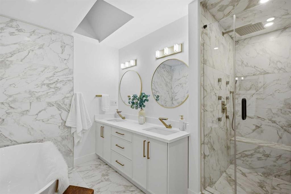 928 120 Avenue Se, Calgary, AB - Indoor Photo Showing Bathroom