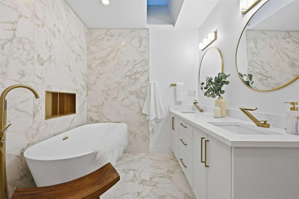 928 120 Avenue Se, Calgary, AB - Indoor Photo Showing Bathroom