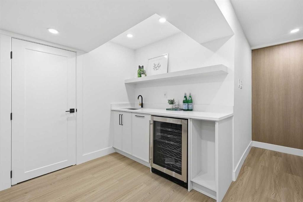 928 120 Avenue Se, Calgary, AB - Indoor Photo Showing Other Room