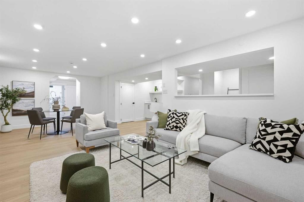 928 120 Avenue Se, Calgary, AB - Indoor Photo Showing Living Room