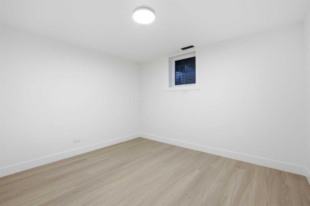 928 120 Avenue Se, Calgary, AB - Indoor Photo Showing Other Room
