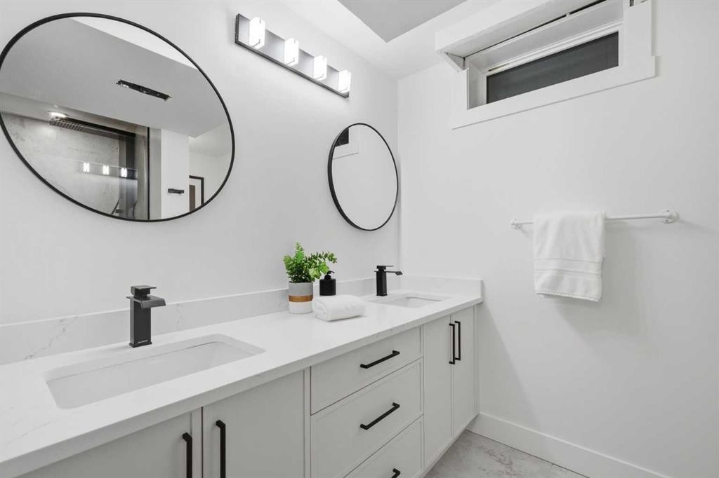 928 120 Avenue Se, Calgary, AB - Indoor Photo Showing Bathroom