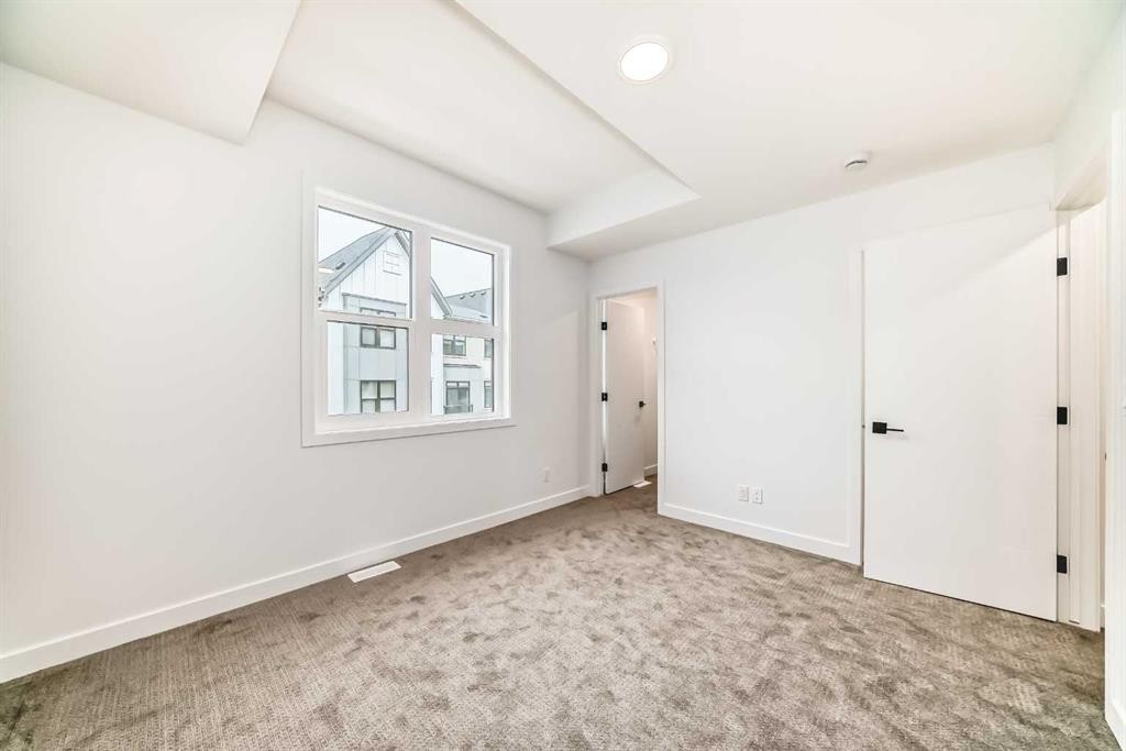 103-30 Rochester View Nw, Calgary, AB - Indoor Photo Showing Other Room