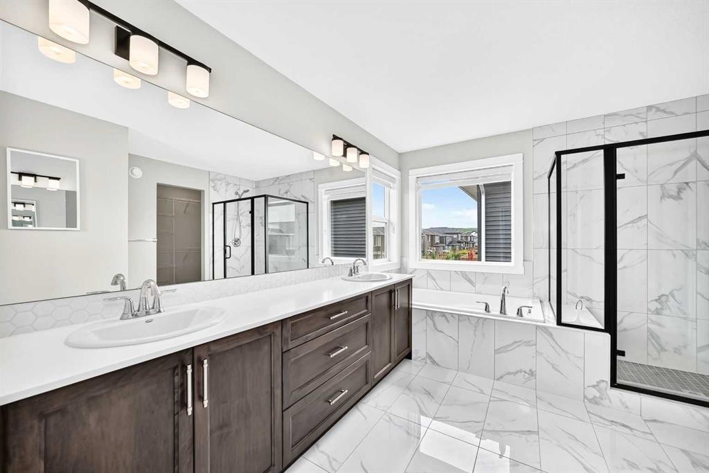 137 Creekside Way Sw, Calgary, AB - Indoor Photo Showing Bathroom