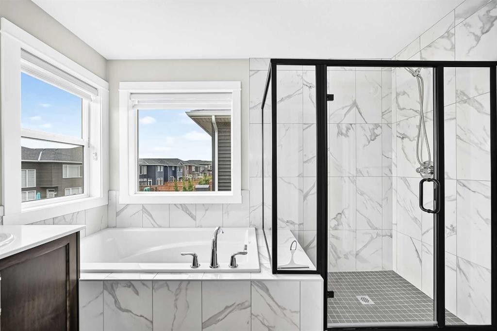 137 Creekside Way Sw, Calgary, AB - Indoor Photo Showing Bathroom