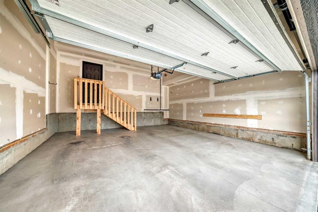 137 Creekside Way Sw, Calgary, AB - Indoor Photo Showing Garage