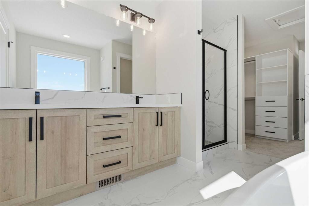 358 Kinniburgh Loop, Chestermere, AB - Indoor Photo Showing Bathroom