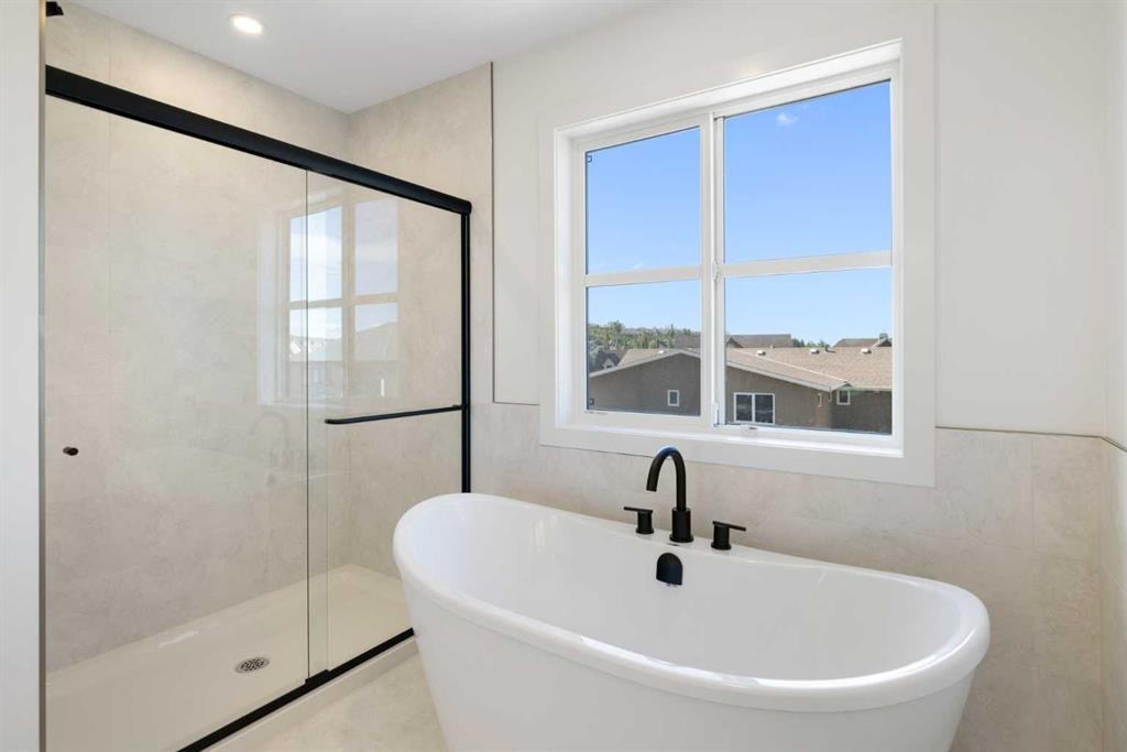 118-2230 81St Street Sw, Calgary, AB - Indoor Photo Showing Bathroom