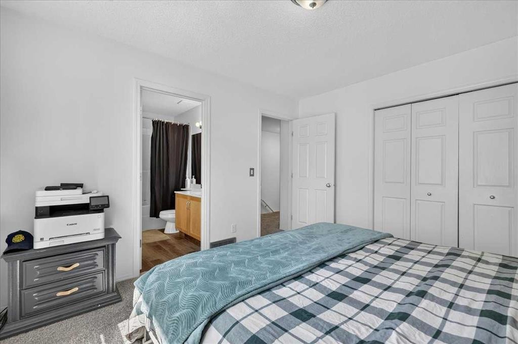 137 Bridlewood Lane Sw, Calgary, AB - Indoor Photo Showing Bedroom