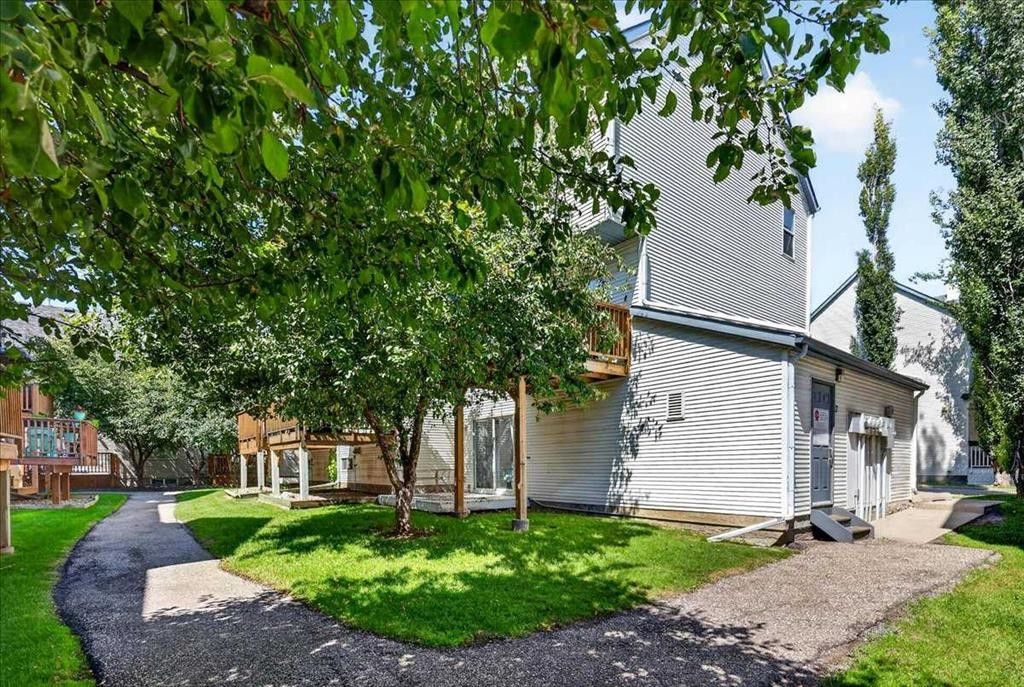 137 Bridlewood Lane Sw, Calgary, AB - Outdoor