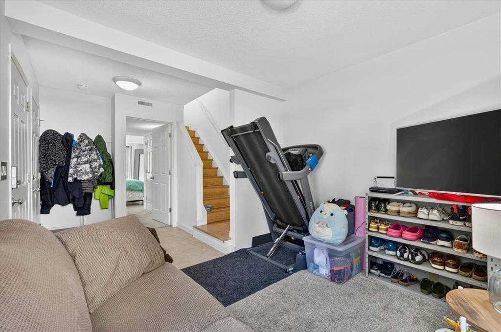 137 Bridlewood Lane Sw, Calgary, AB - Indoor
