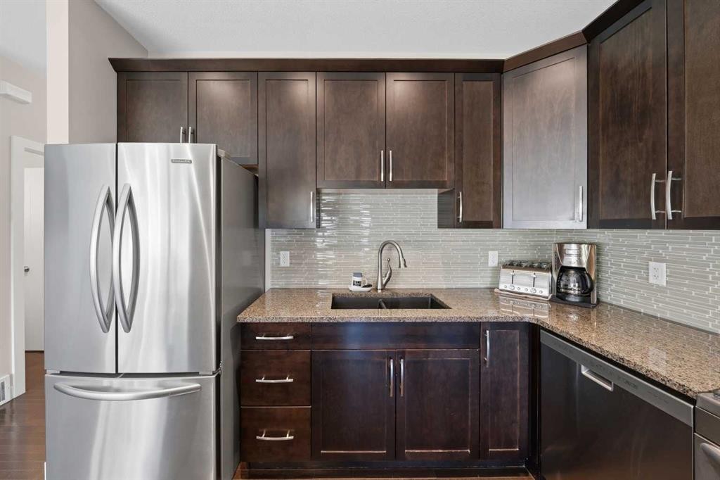 464 Quarry Villas Se, Calgary, AB - Indoor Photo Showing Kitchen With Stainless Steel Kitchen With Double Sink With Upgraded Kitchen