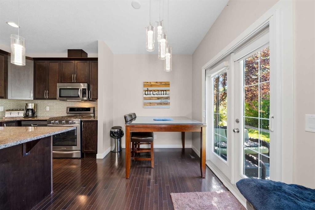 464 Quarry Villas Se, Calgary, AB - Indoor Photo Showing Kitchen With Stainless Steel Kitchen