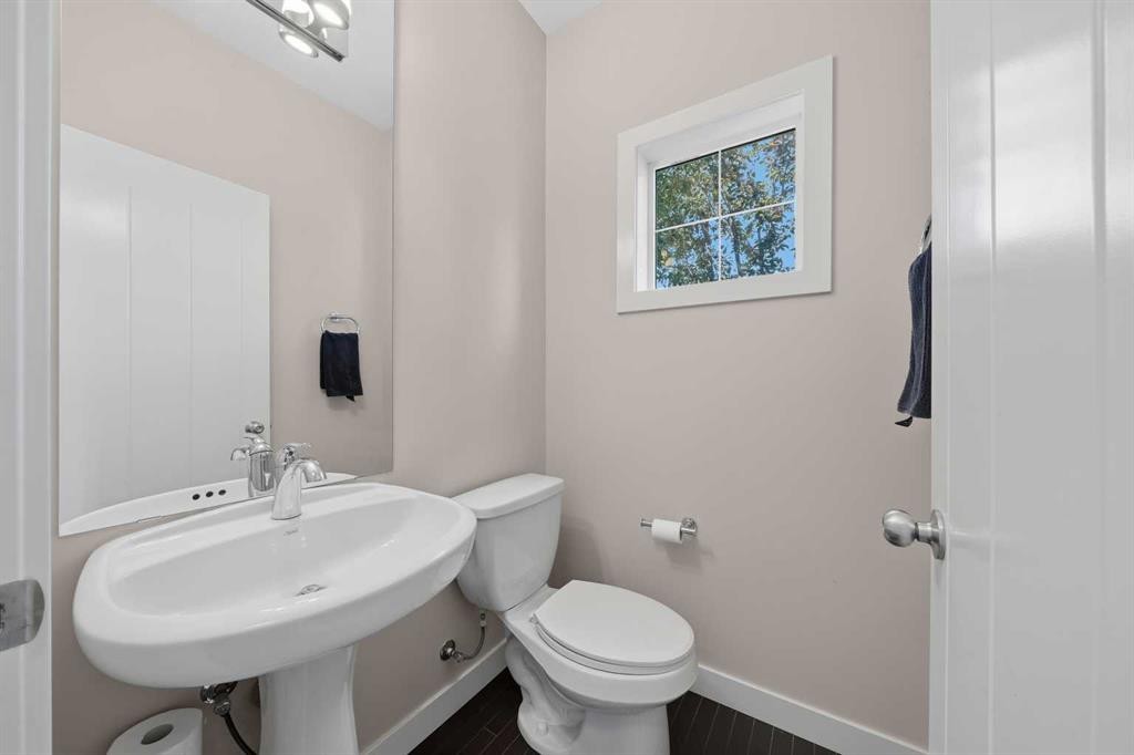 464 Quarry Villas Se, Calgary, AB - Indoor Photo Showing Bathroom
