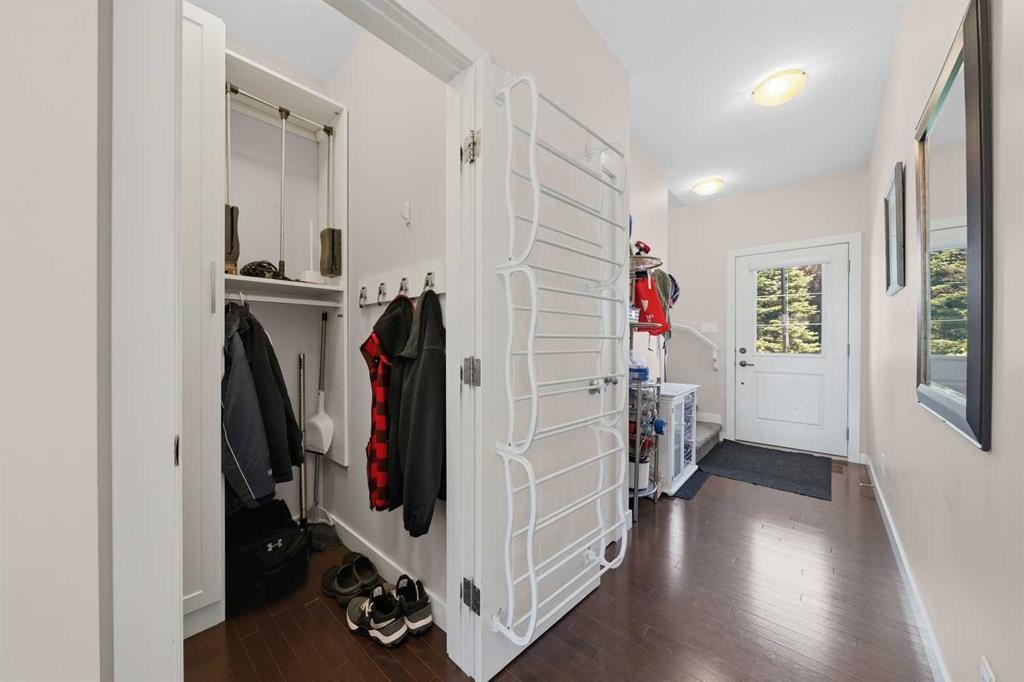 464 Quarry Villas Se, Calgary, AB - Indoor Photo Showing Other Room