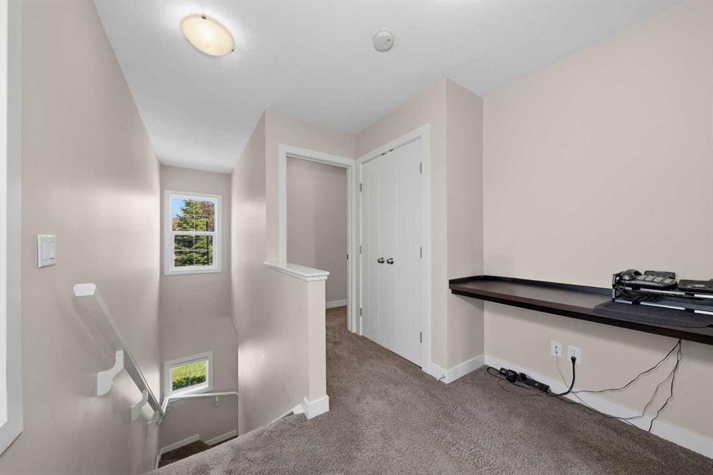 464 Quarry Villas Se, Calgary, AB - Indoor Photo Showing Other Room