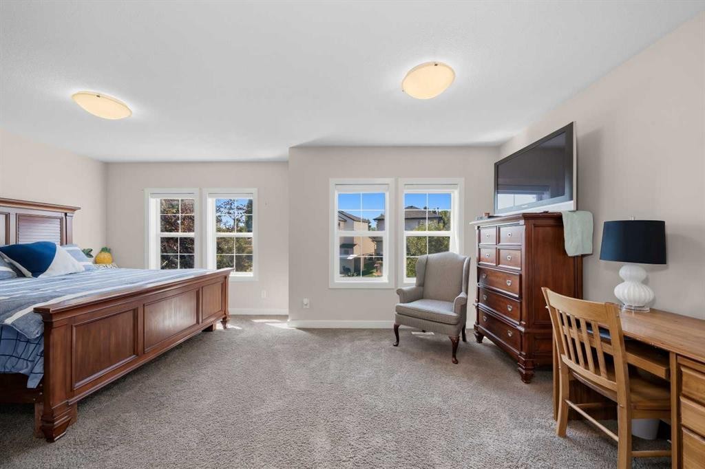 464 Quarry Villas Se, Calgary, AB - Indoor Photo Showing Bedroom