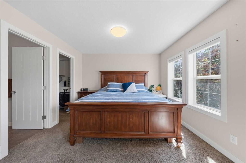 464 Quarry Villas Se, Calgary, AB - Indoor Photo Showing Bedroom