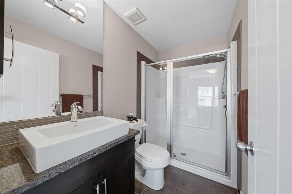 464 Quarry Villas Se, Calgary, AB - Indoor Photo Showing Bathroom