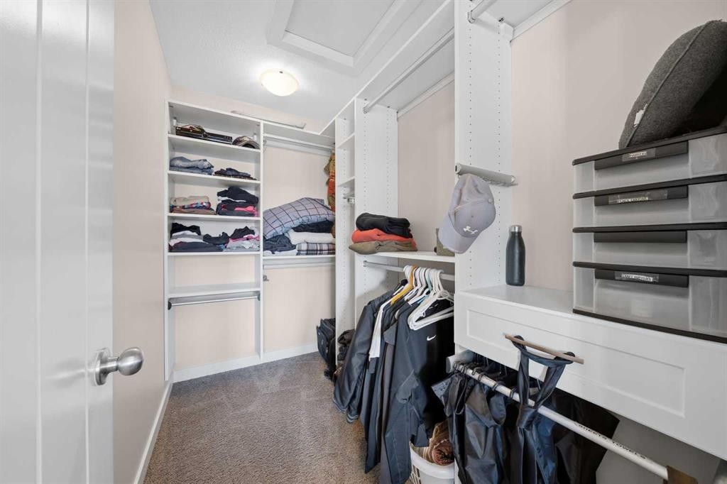 464 Quarry Villas Se, Calgary, AB - Indoor Photo Showing Other Room