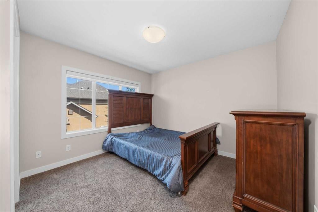464 Quarry Villas Se, Calgary, AB - Indoor Photo Showing Bedroom