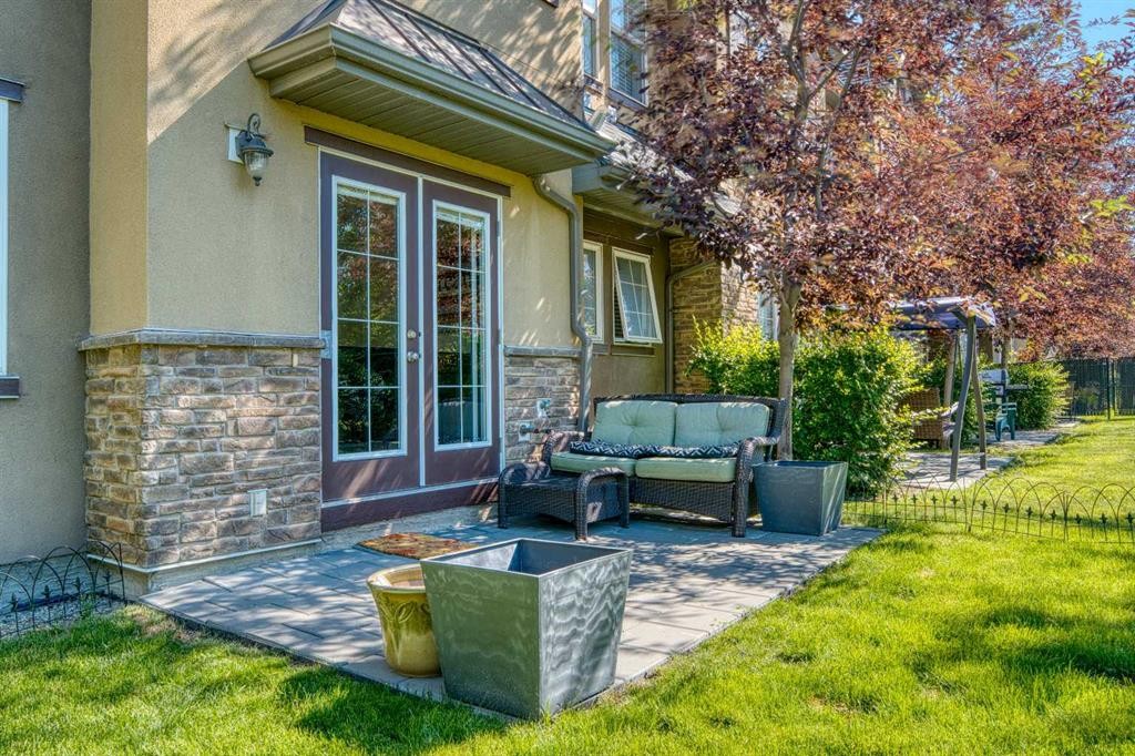 464 Quarry Villas Se, Calgary, AB - Outdoor