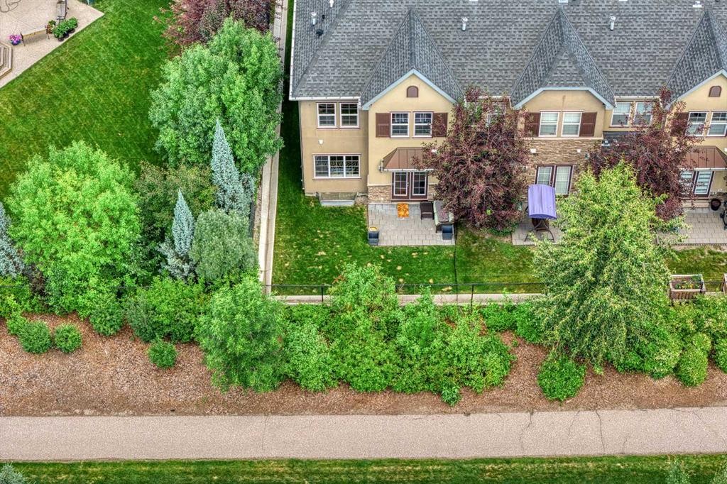 464 Quarry Villas Se, Calgary, AB - Outdoor